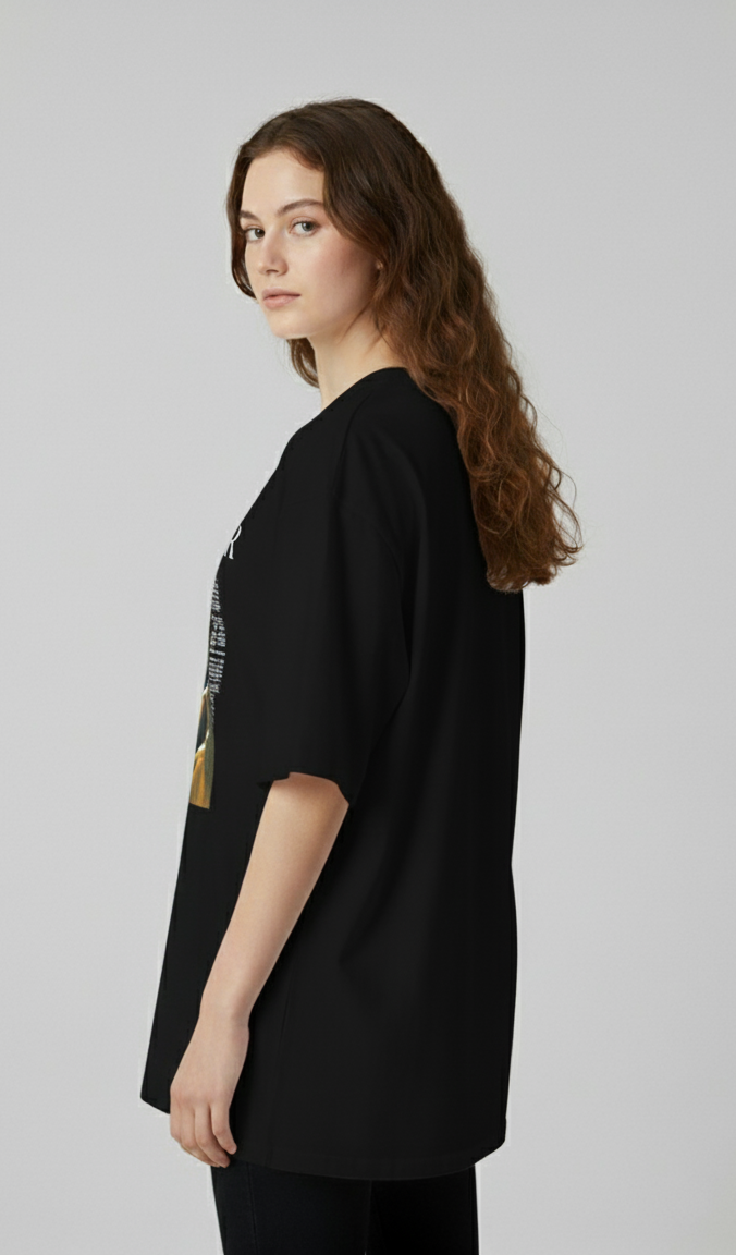 Unisex Oversize Bisiklet Yaka Tişört – ‘İnci Küpeli Kız’ Tasarım