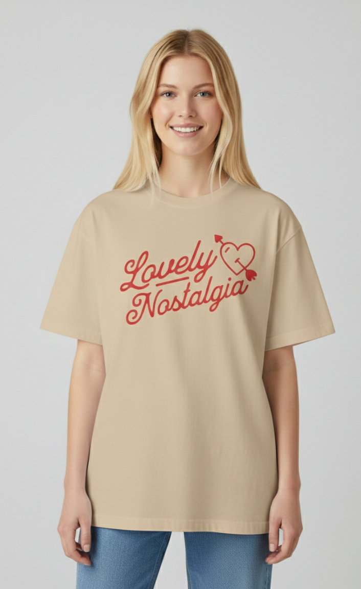 Unisex Oversize Bisiklet Yaka Tişört – ‘Lovely Nostalgia’ Tasarım