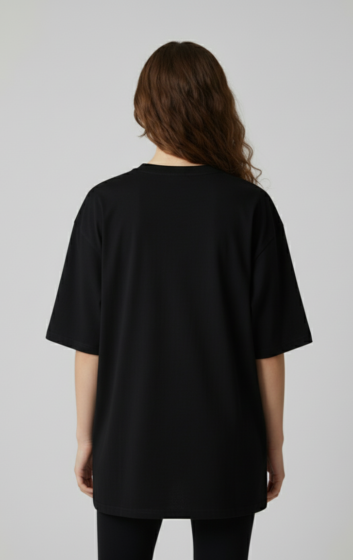 Unisex Oversize Bisiklet Yaka Tişört – ‘İnci Küpeli Kız’ Tasarım